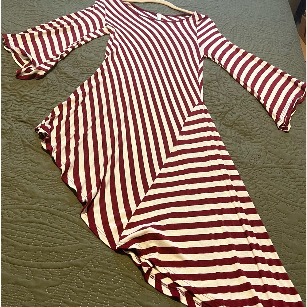 Asymmetric dress. Burgundy/beige stripes